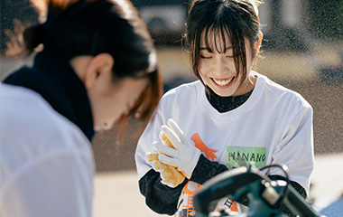 全員で協力しながら遊具を制作