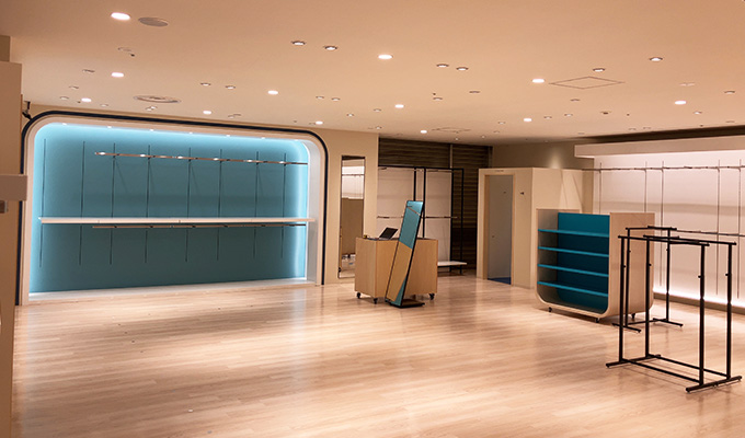 新デザイン内装店舗の改装中の様子