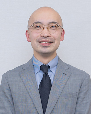 株式会社AOKI 産学共同商品開発室 チーフアシスタント、繊維製品品質管理士 笹川 哲
