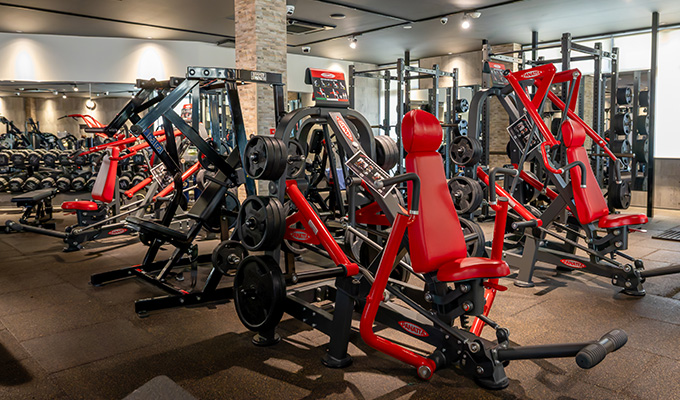 赤いシートと洗練されたデザインが目を引く「PANATTA」のマシン